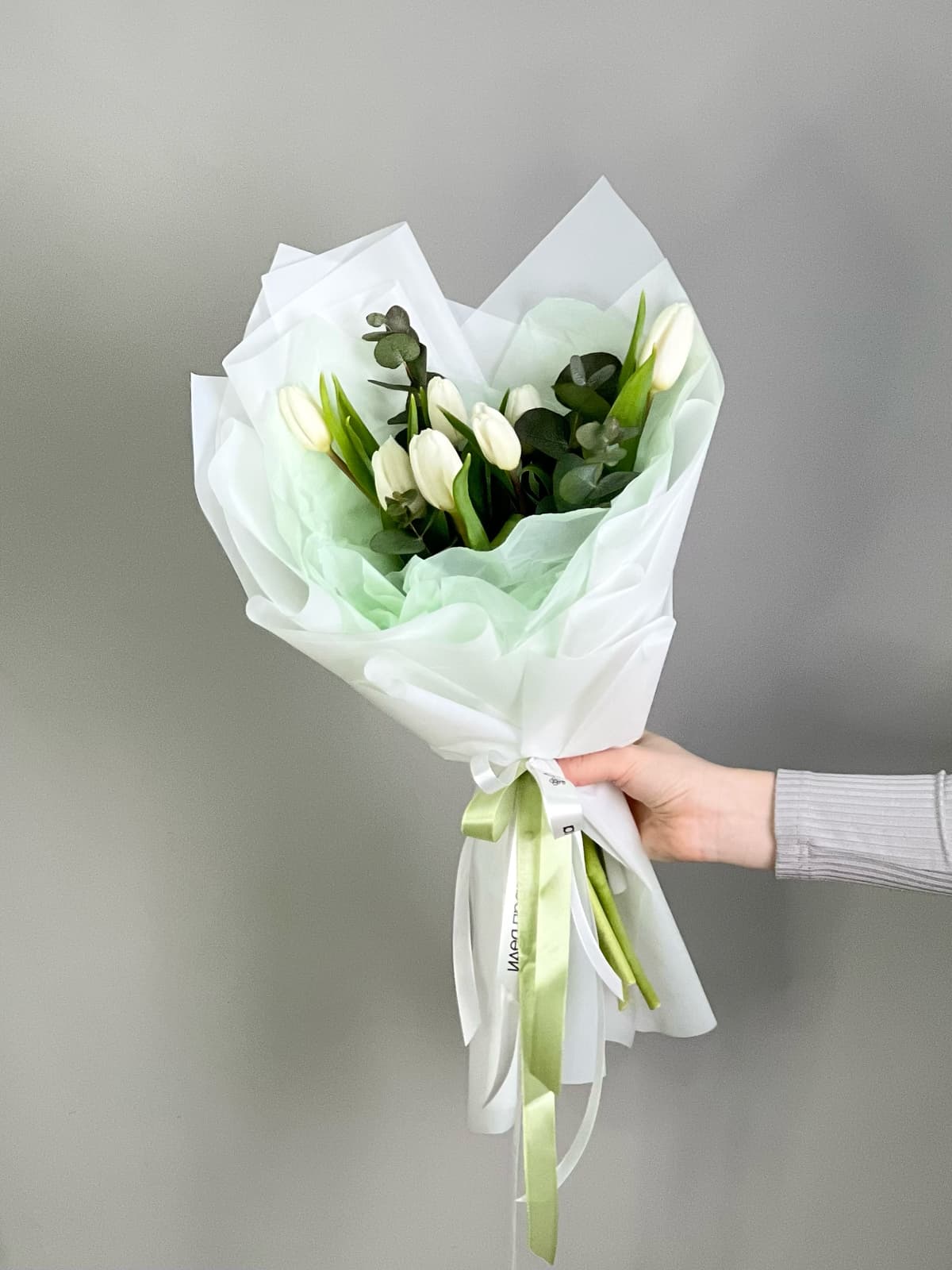 Букет из белых тюльпанов "Поцелуй весны" (7)