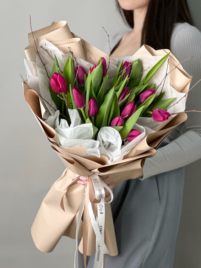 Букет из фиолетовых тюльпанов "Дыхание" Букет из фиолетовых тюльпанов "Дыхание"