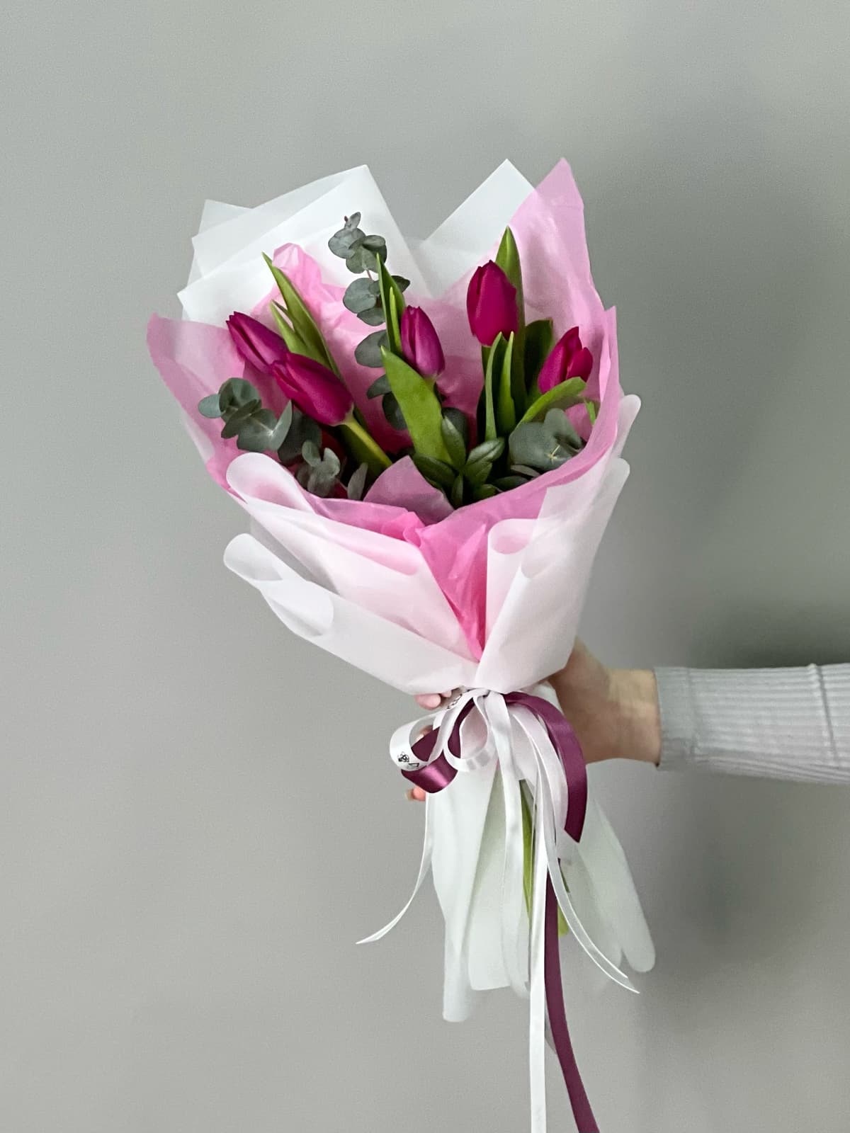 Букет из фиолетовых тюльпанов "Поцелуй весны" (5)