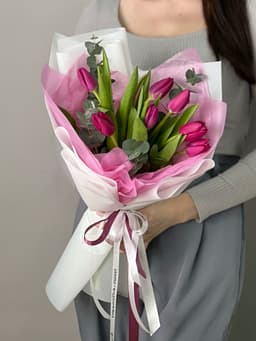 Букет из фиолетовых тюльпанов "Поцелуй весны" (7)