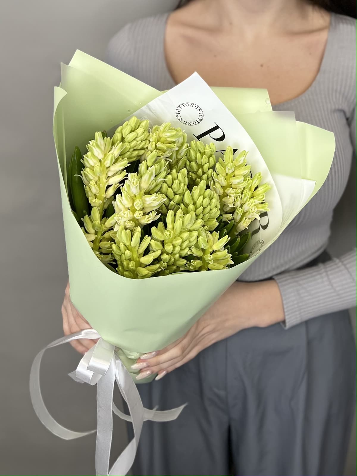 Дизайнерский букет из гиацинтов "Top white" L