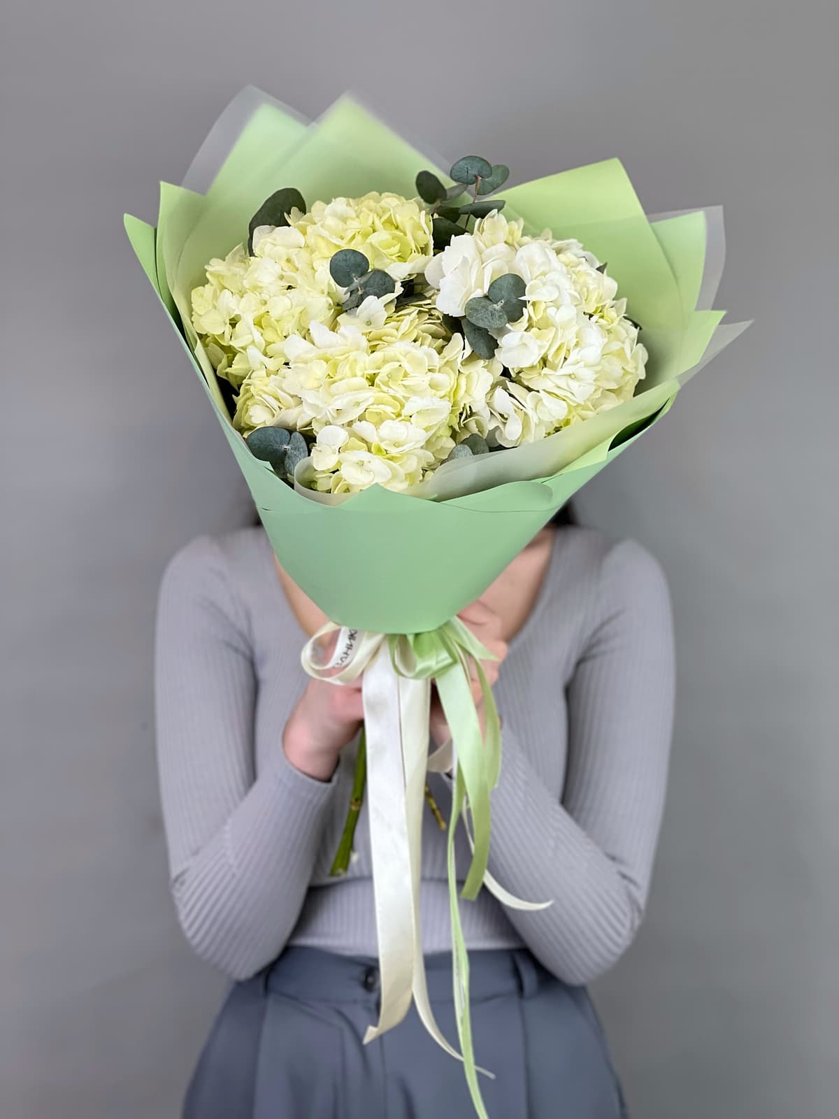 Свежий букет из гортензии "Olive"