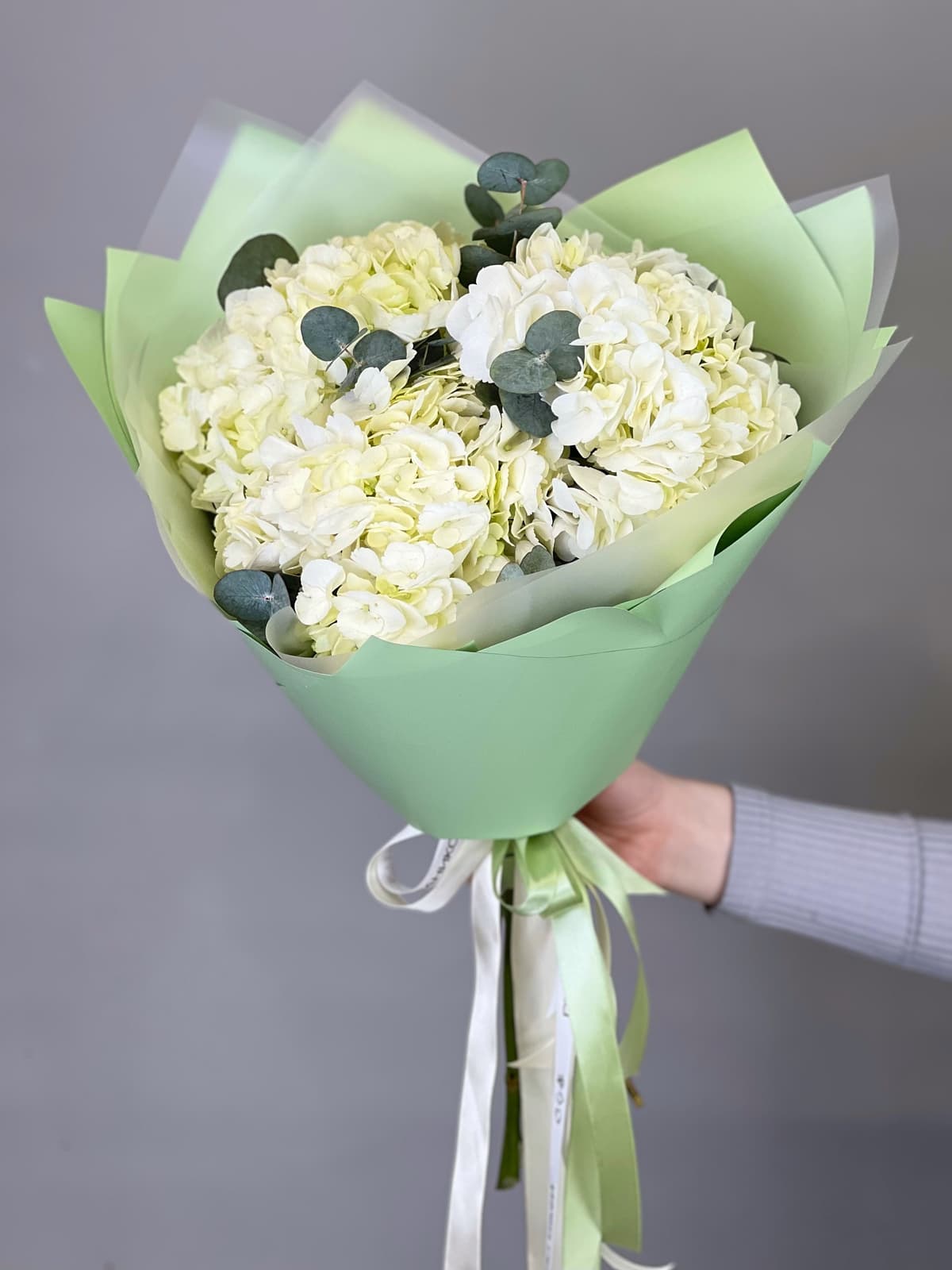 Свежий букет из гортензии "Olive"
