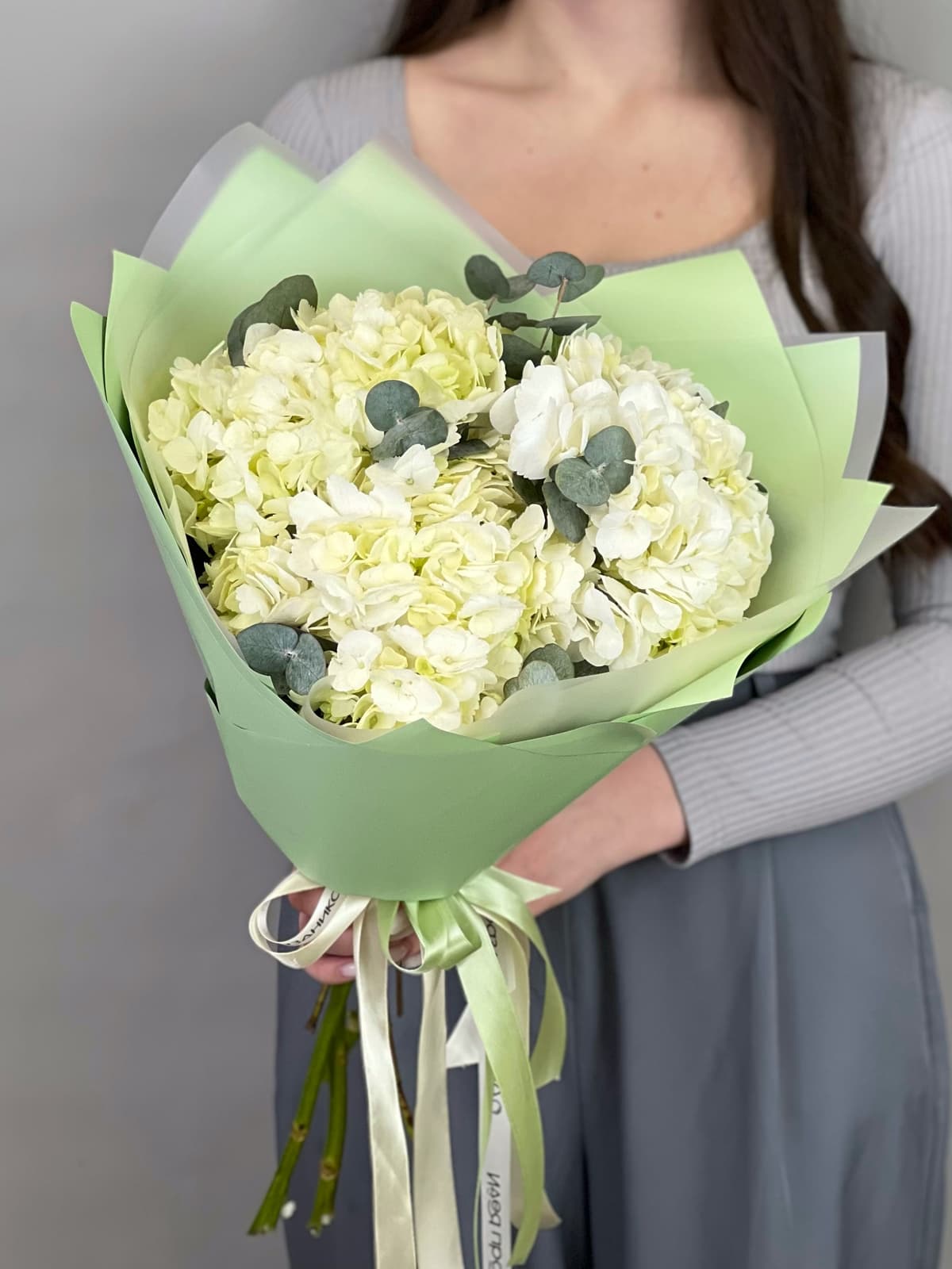Свежий букет из гортензии "Olive"