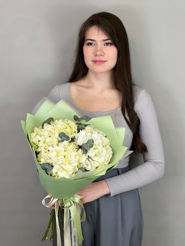 Свежий букет из гортензии "Оливковый" Свежий букет из гортензии "Оливковый"