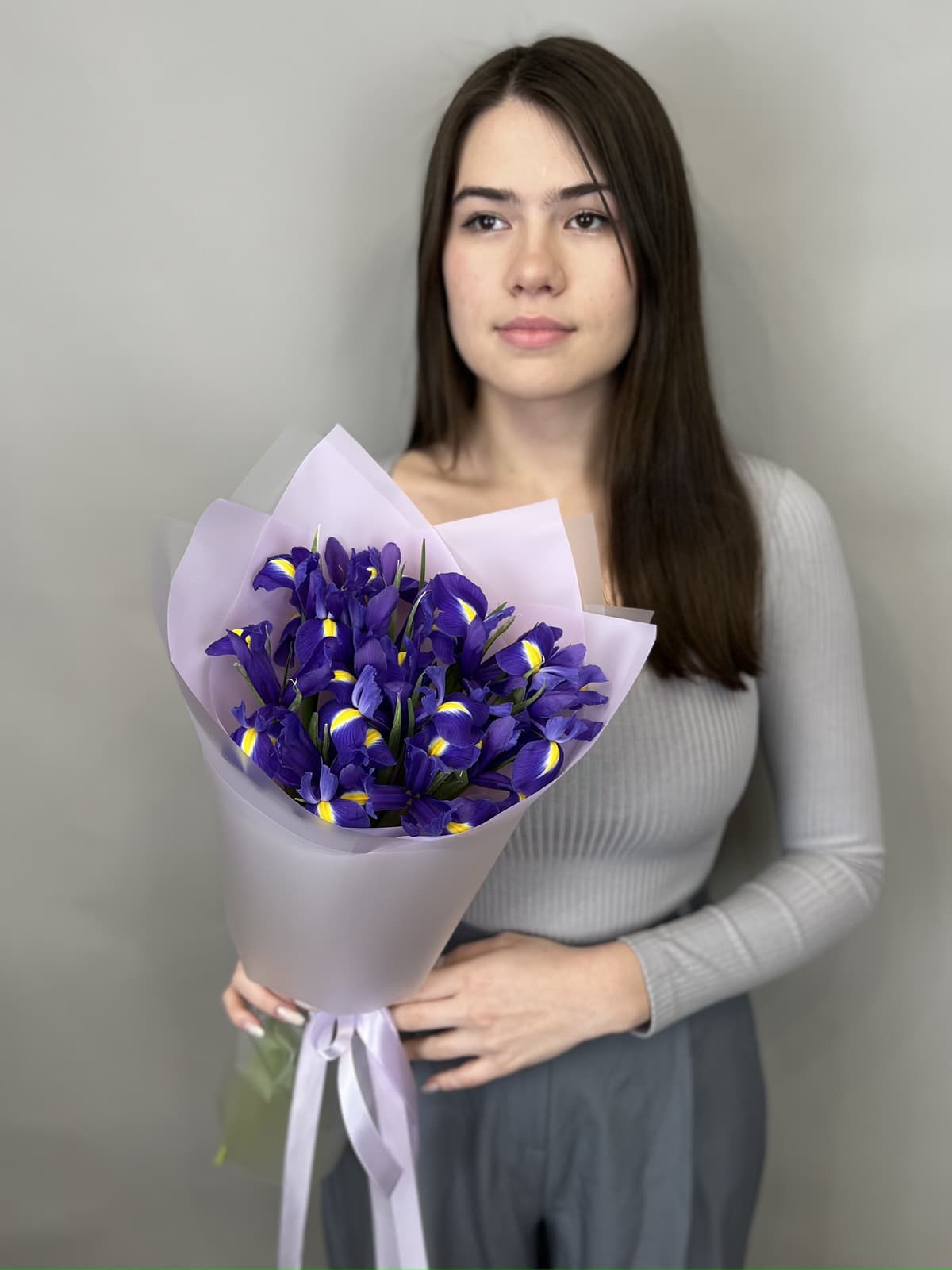 Красивый букет из ирисов "Blue Magic" S