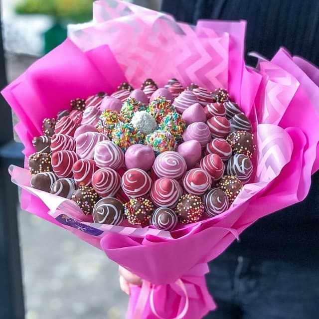 Букет из клубники "Фейерверк" Букет из клубники "Фейерверк"