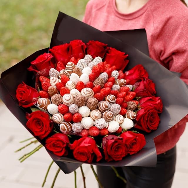 Букет из клубники "Планета" Букет из клубники "Планета"