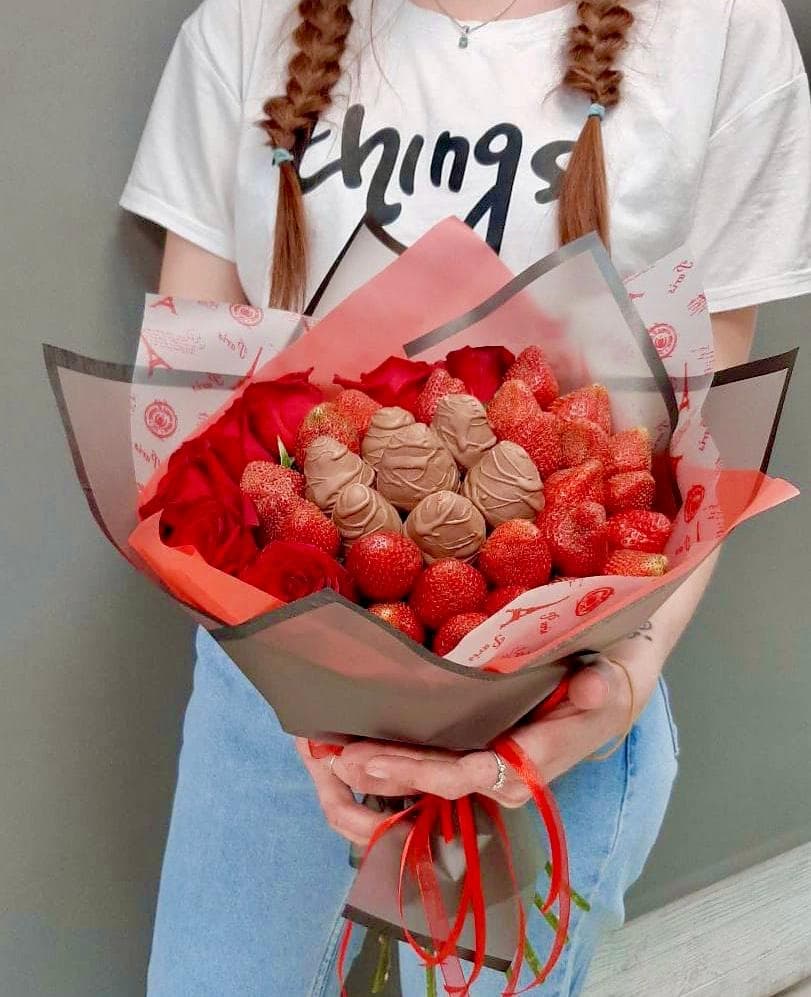 Букет из клубники "Поцелуй"