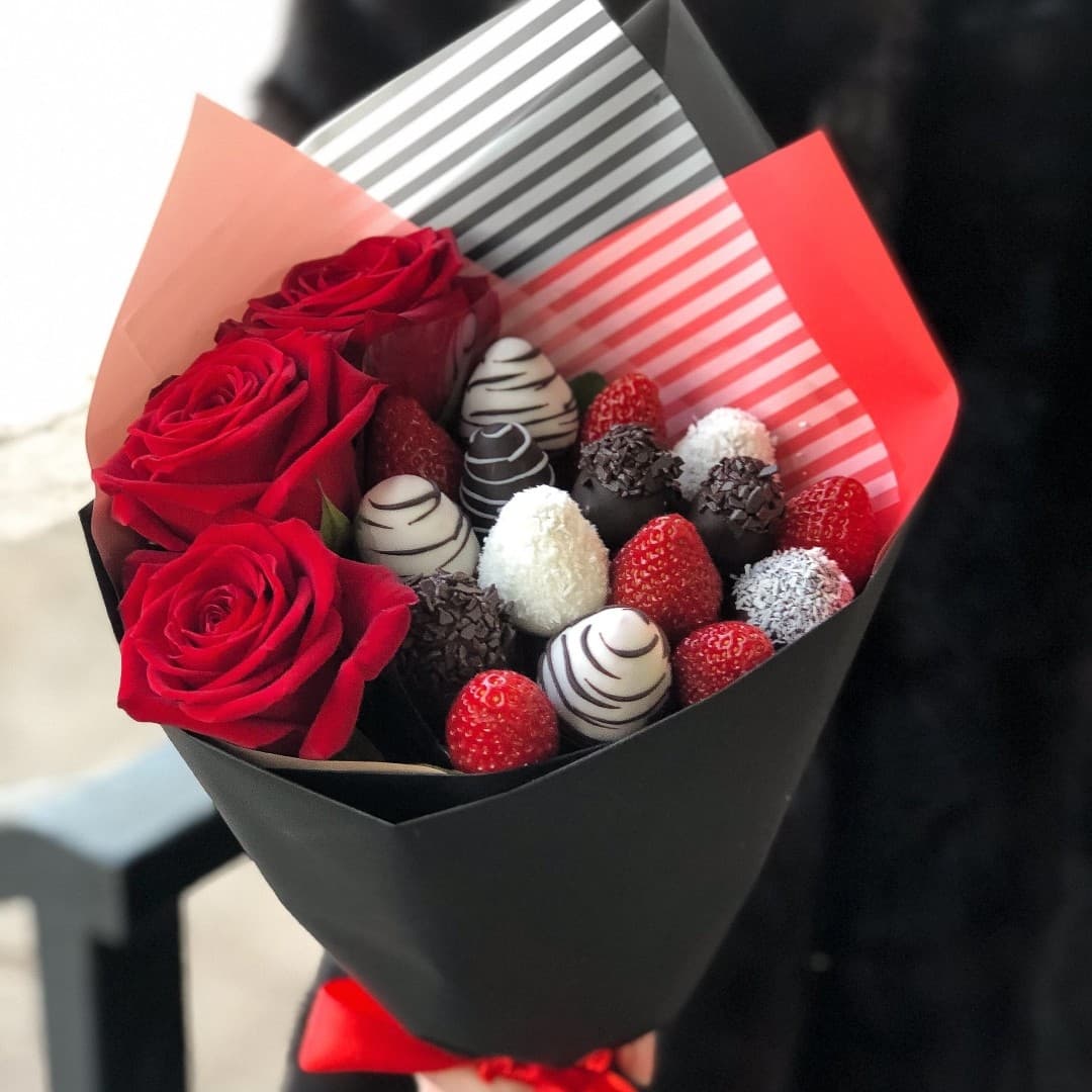 Букет из клубники "Queen Black"