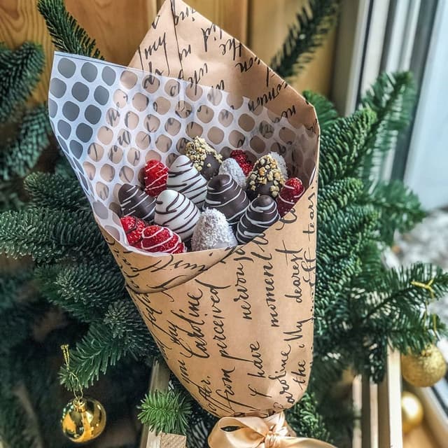 Букет из клубники "Теплые чувства" Букет из клубники "Теплые чувства"