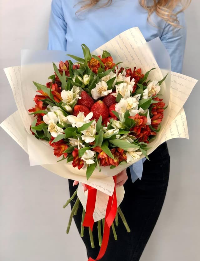 Букет из клубники "В поле ягодка-мини" Букет из клубники "В поле ягодка-мини"