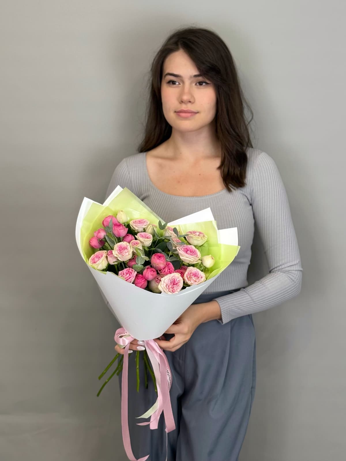 Букет из кустовых пионовидных роз "Fairy" S