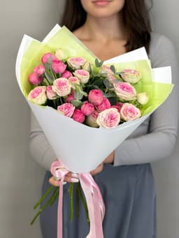 Букет из кустовых пионовидных роз "Сказочный" S