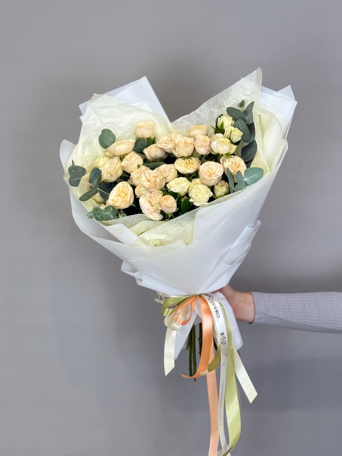 МЕГА АКЦИЯ Букет из кустовых пионовидных роз "Миндаль" M