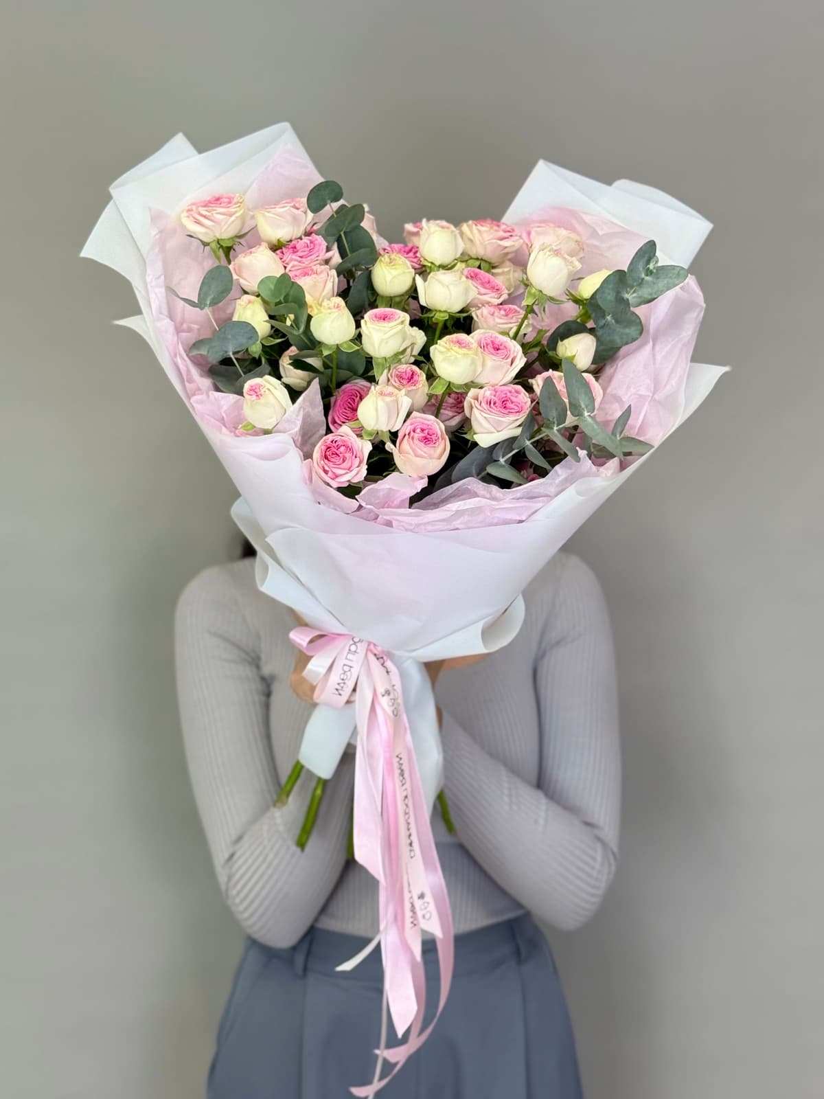 МЕГА АКЦИЯ Букет из кустовых пионовидных роз "Пралине" M