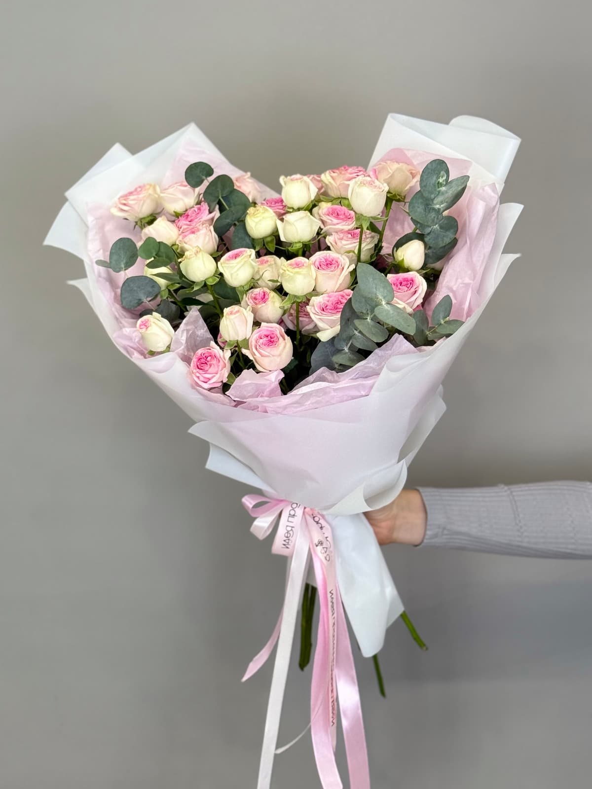 МЕГА АКЦИЯ Букет из кустовых пионовидных роз "Пралине" M