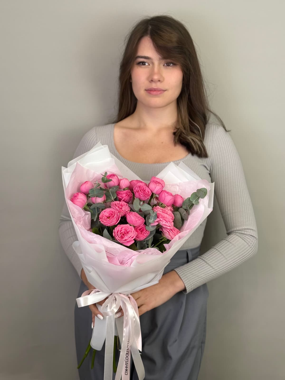 Букет из кустовых пионовидных роз "Ягодное конфи" S