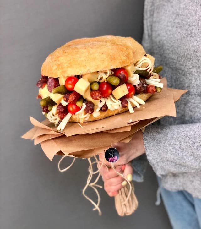 Букет из мяса и овощей "Биг Бургер" Букет из мяса и овощей "Биг Бургер"