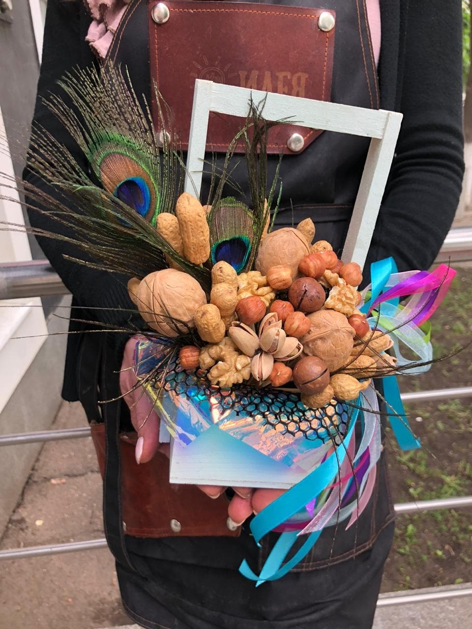 Букет из орехов "Павлин"