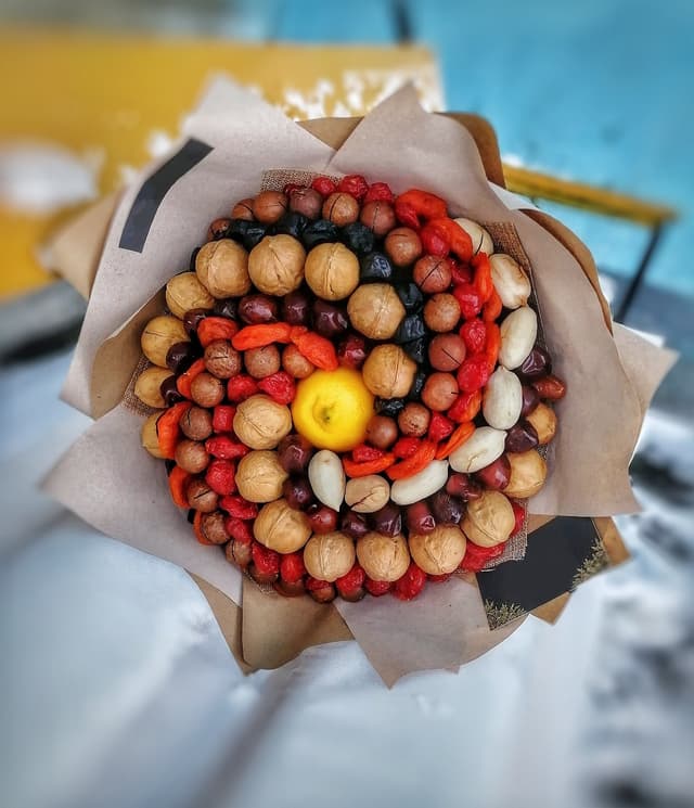 Букет из орехов "Взрывной" Букет из орехов "Взрывной"