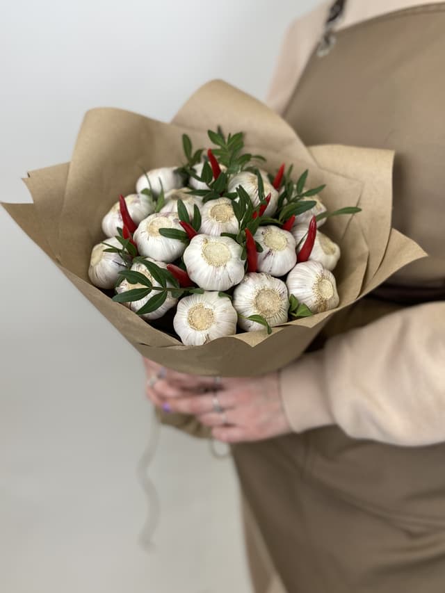 Букет из овощей "Чесночок" Букет из овощей "Чесночок"