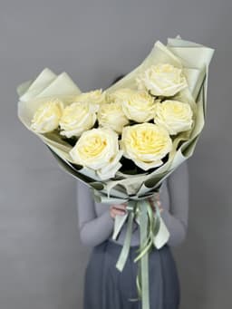 Нежный букет из пионовидных роз "Канделайт"