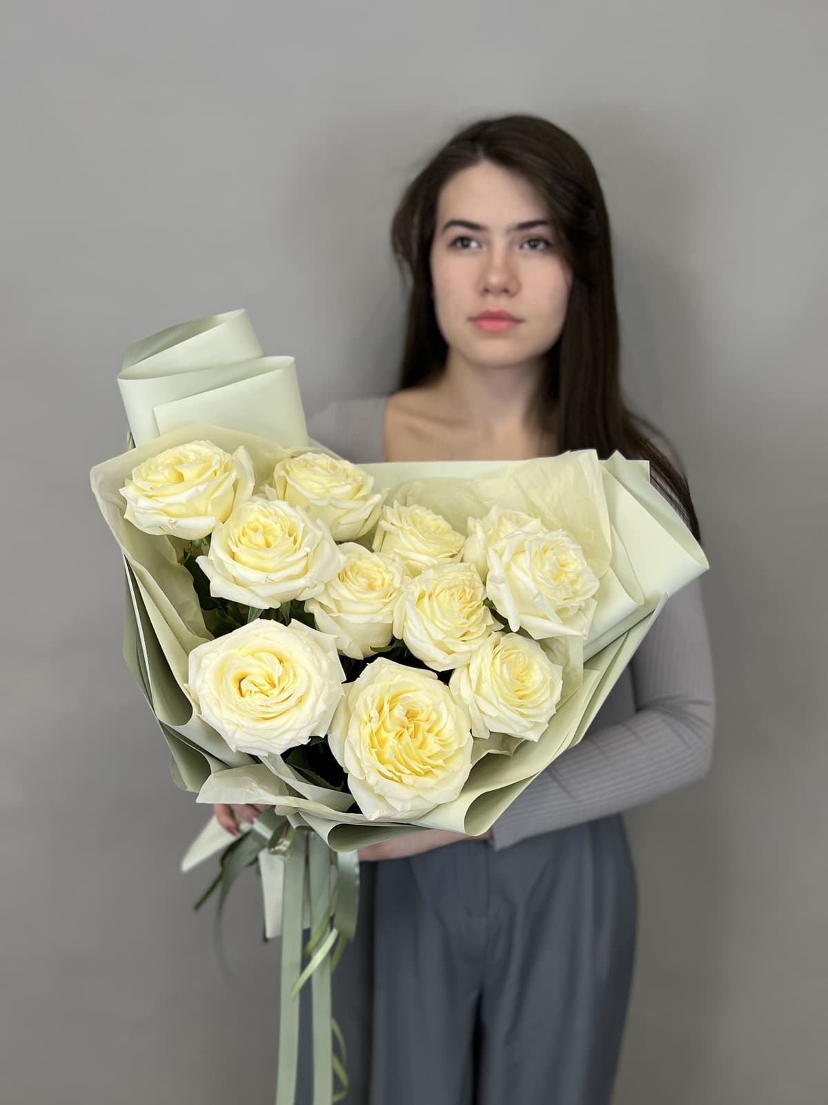 Нежный букет из пионовидных роз "Канделайт"