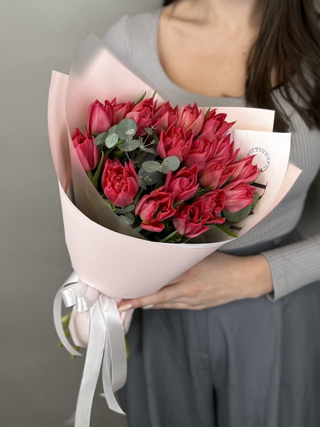 Букет из пионовидных тюльпанов "Raspberry" M Букет из пионовидных тюльпанов "Raspberry" M