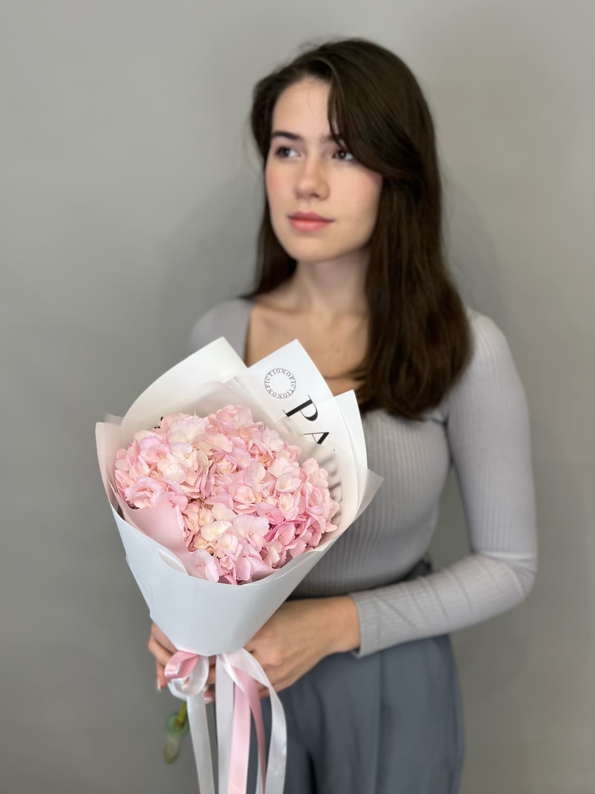 Букет из розовой гортензии в упаковке Проспект