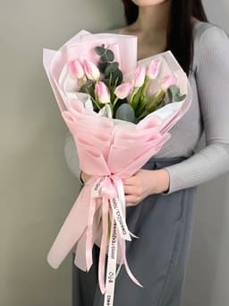 Букет из розовых тюльпанов "Поцелуй весны" (7)