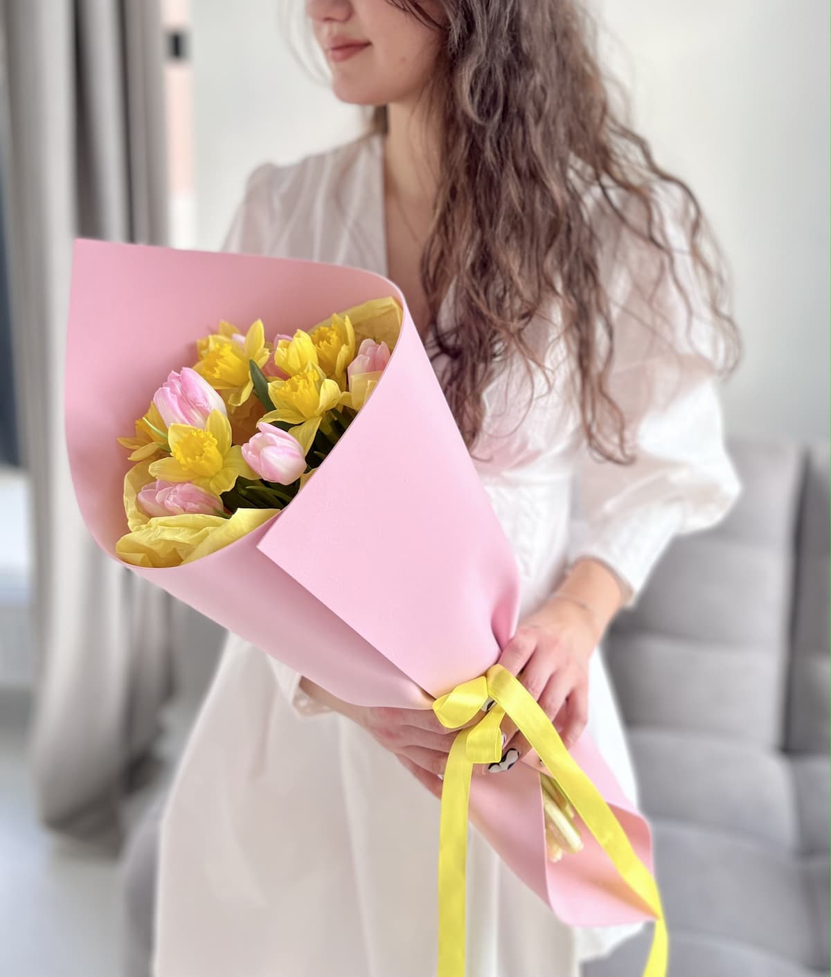 Букет из розовых Тюльпанов и Нарциссов