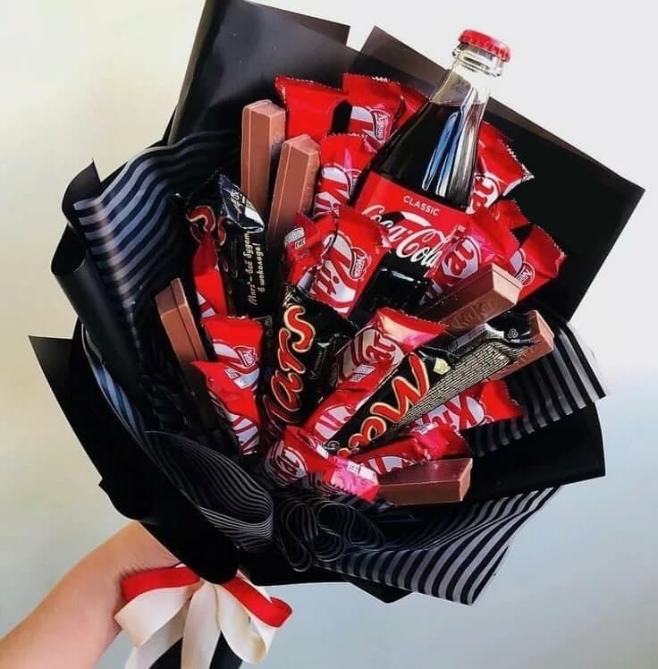Букет из сладостей "Kit kat and Mars"