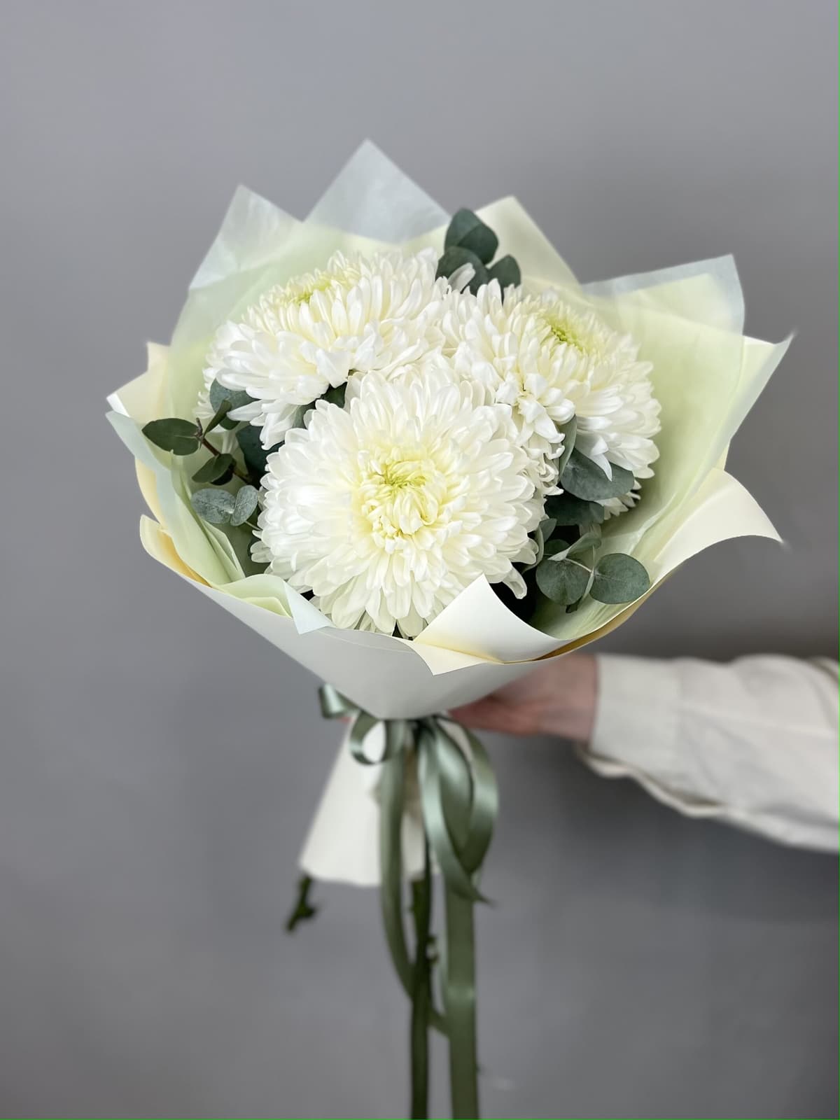 Стильный букет хризантем "Magnum" S