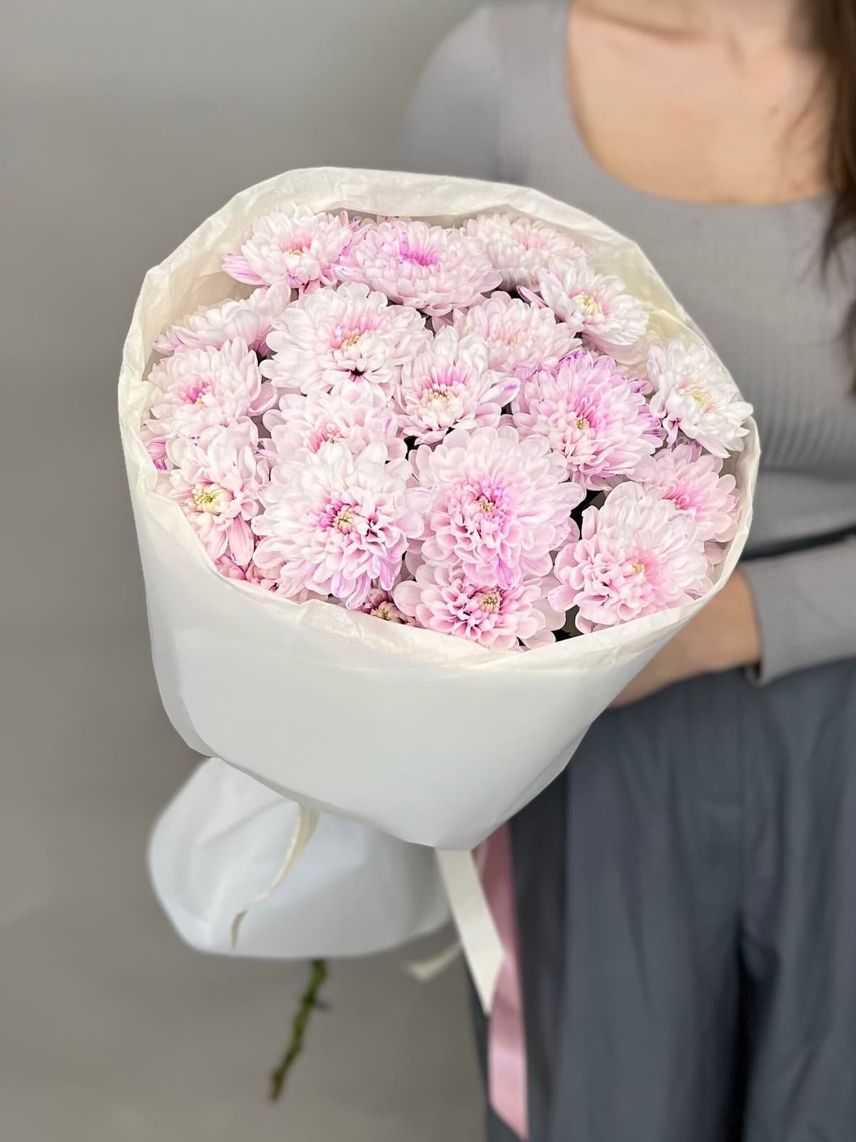 Красочный букет хризантем "Мари"