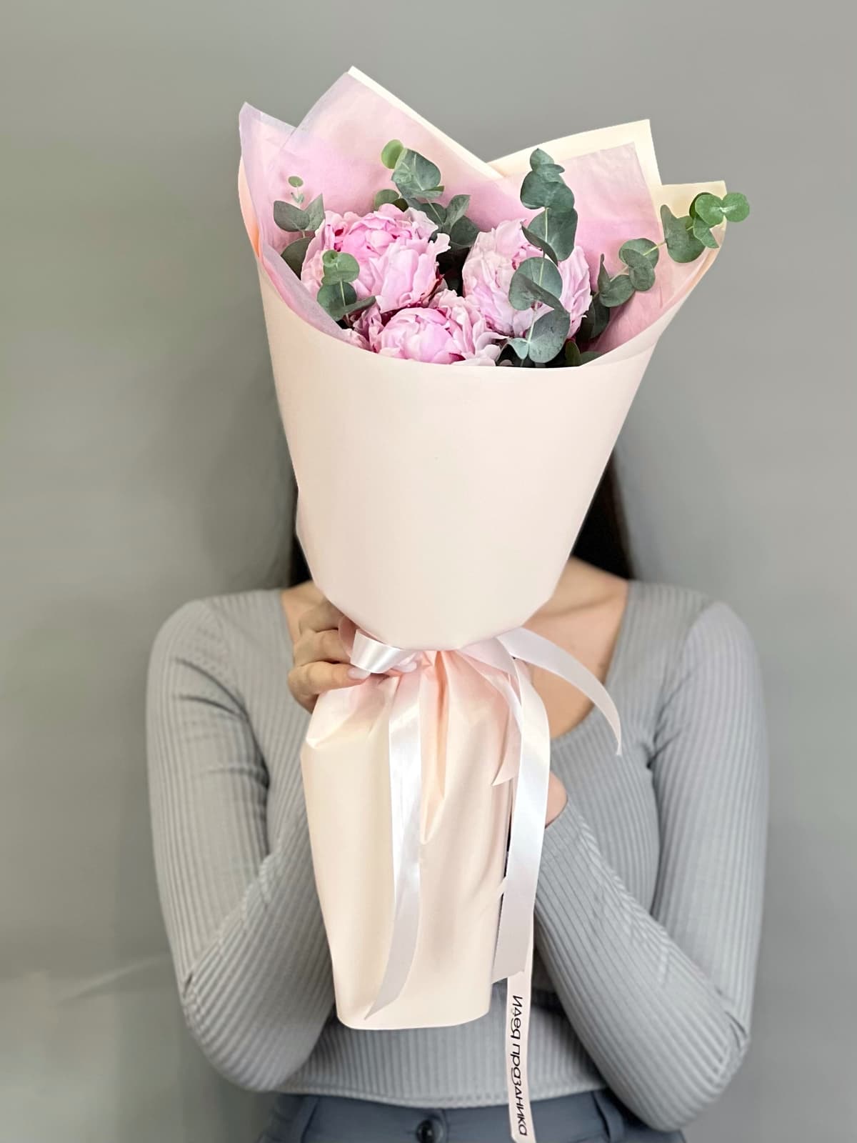 Букет-комплимент из пионов "Sara"