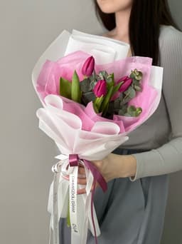 Букет - комплимент "Поцелуй весны" фиолетовый