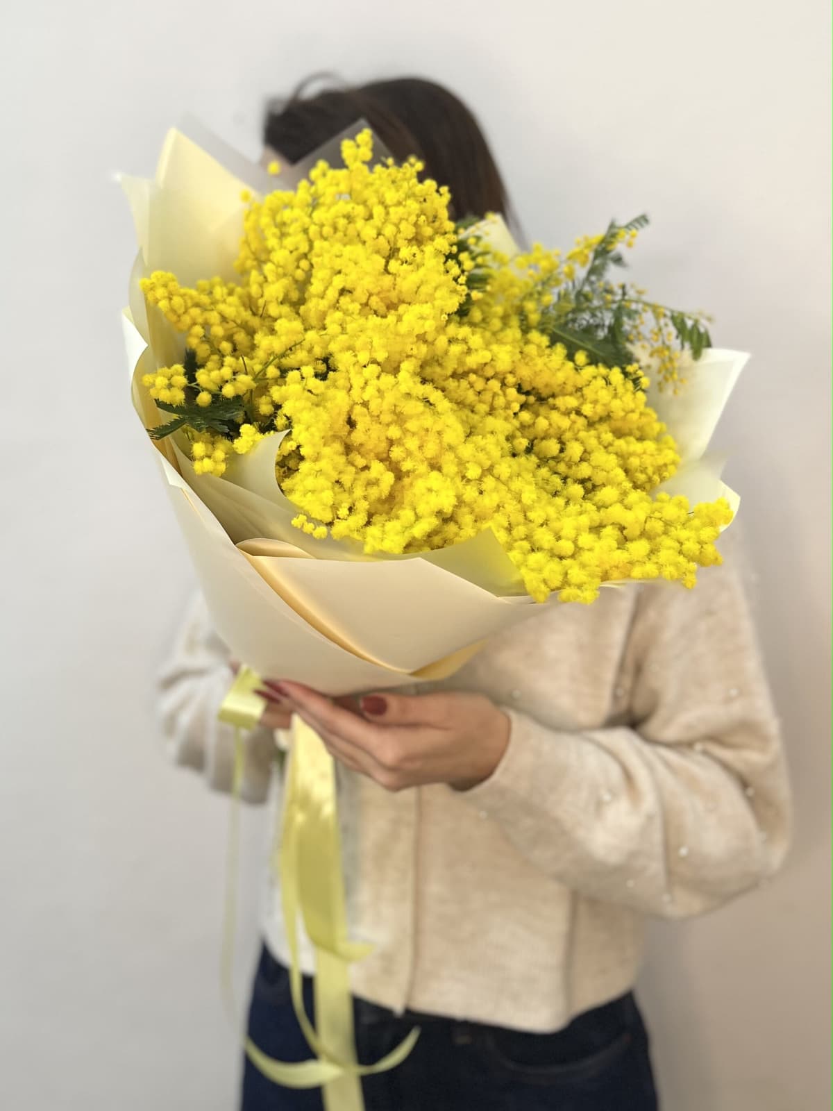 Красивый букет мимозы L