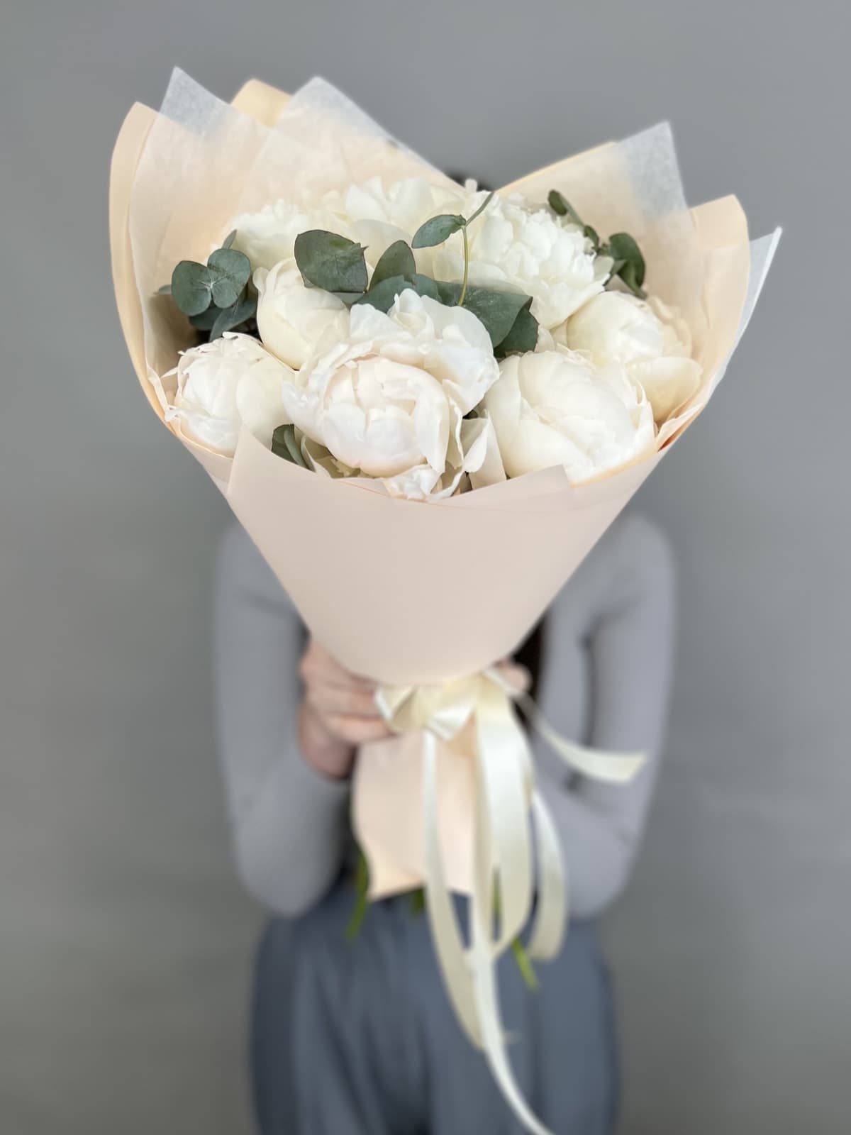 Красочный букет пионов "Odile"