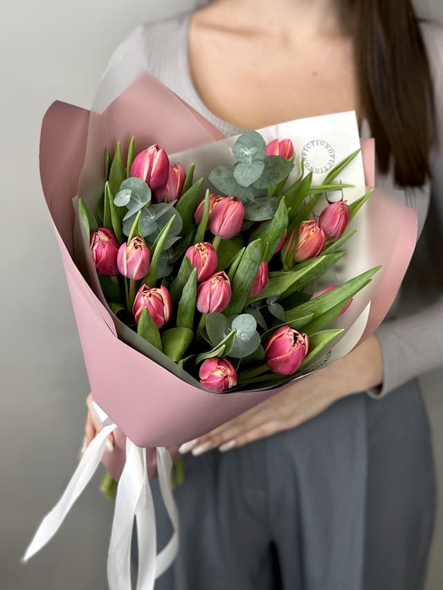 Красивый букет пионовидных тюльпанов "Columbus" M Красивый букет пионовидных тюльпанов "Columbus" M