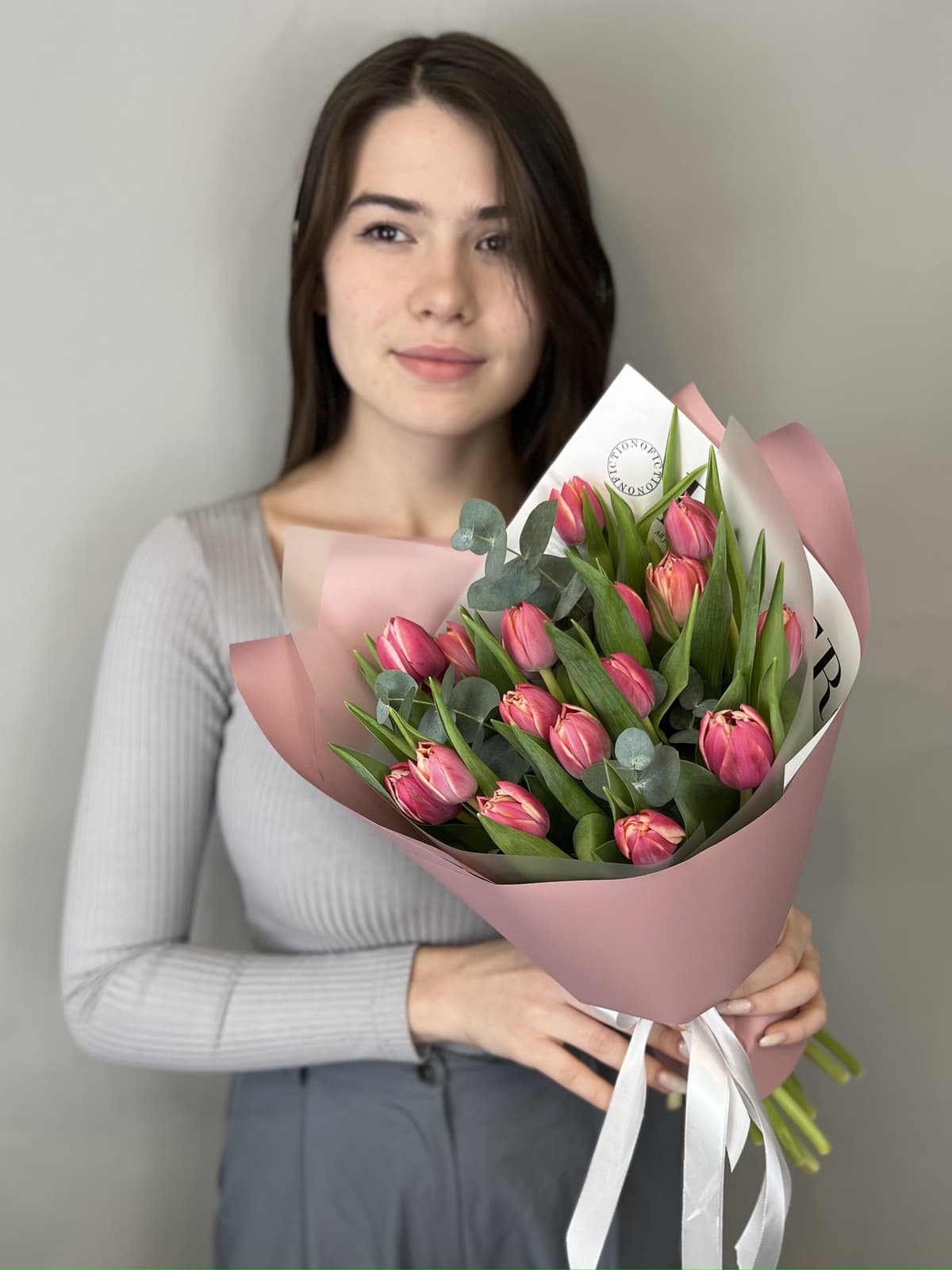 Красивый букет пионовидных тюльпанов "Колумбус" (19)