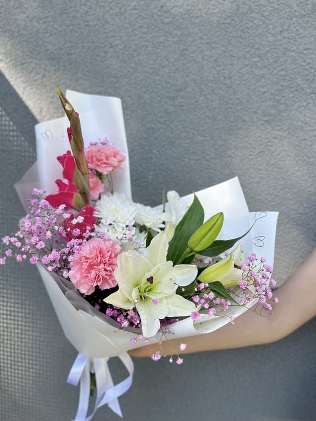 Букет с Лилией и Гипсофилой Букет с Лилией и Гипсофилой