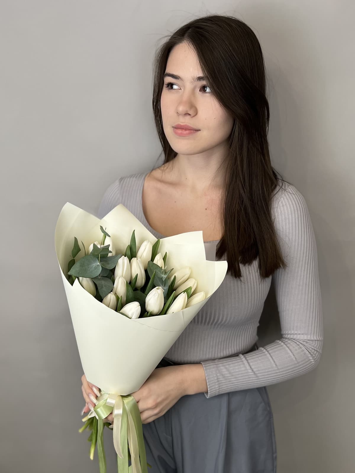 Красивый букет тюльпанов "Snowy" M