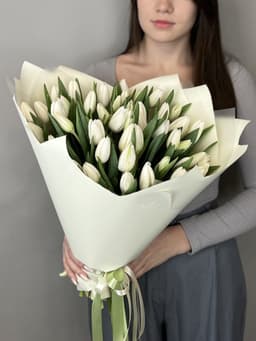Весенний букет из 51 белого тюльпана "Белоснежный" (51)