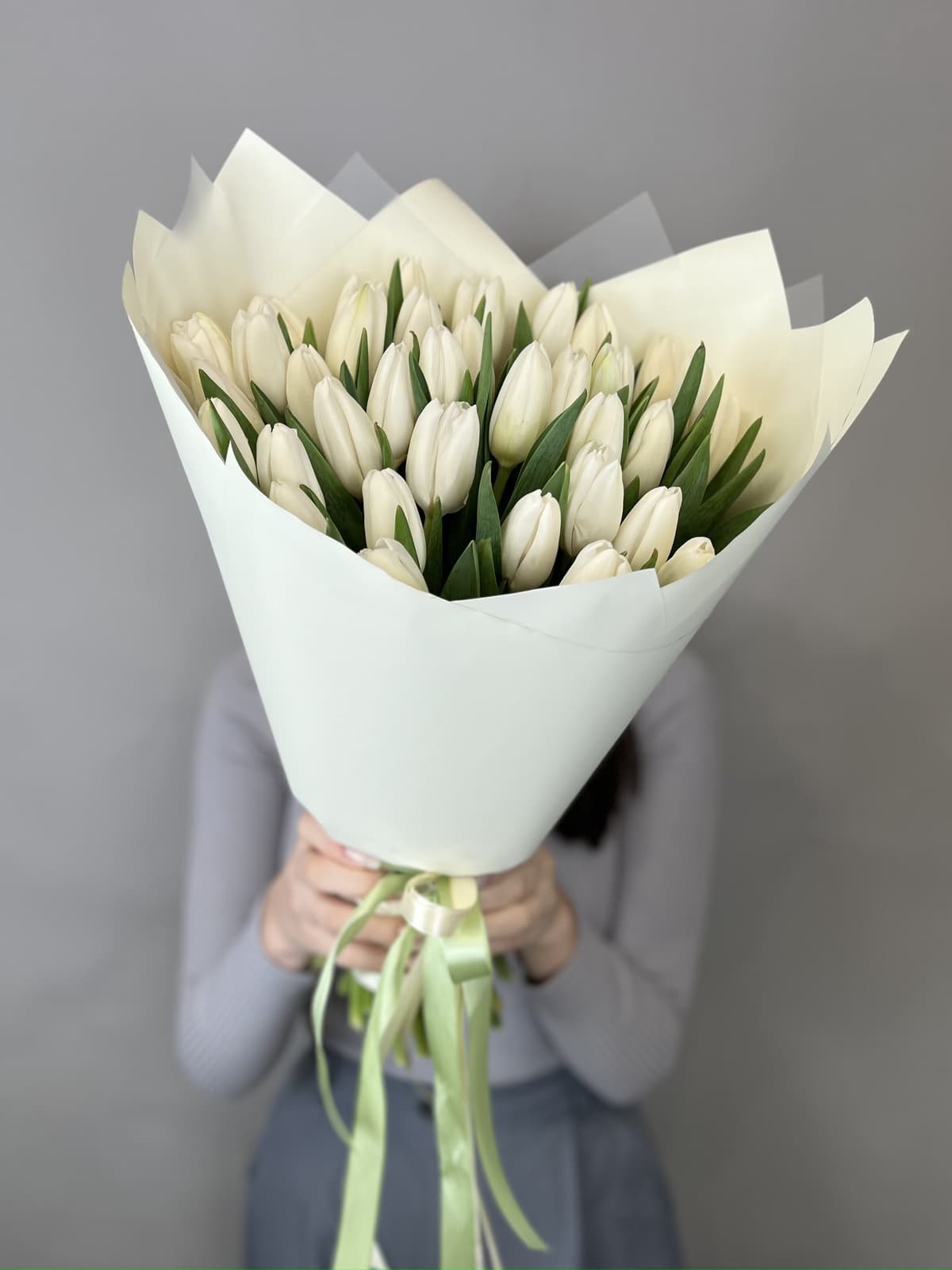 Популярный букет из 35 белых тюльпанов "White" M