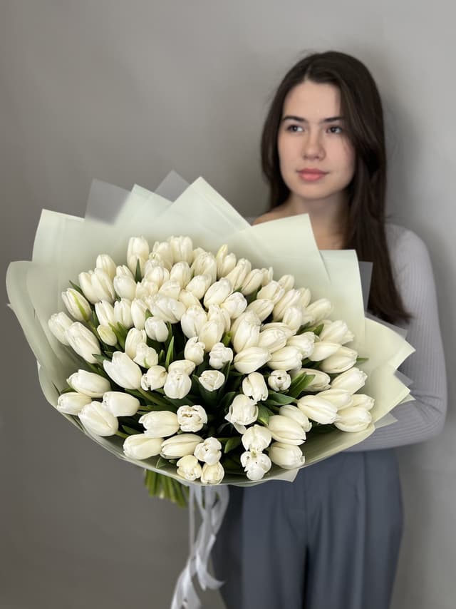 Роскошный букет из 101 белого тюльпана "Белоснежный" Роскошный букет из 101 белого тюльпана "Белоснежный"