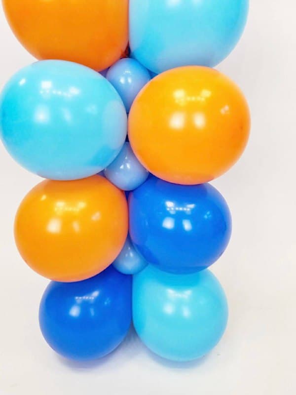 Цифра на подставке из шаров с воздухом «Стандарт 2»