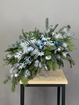 Елочная композиция на подсвечнике "Иней"