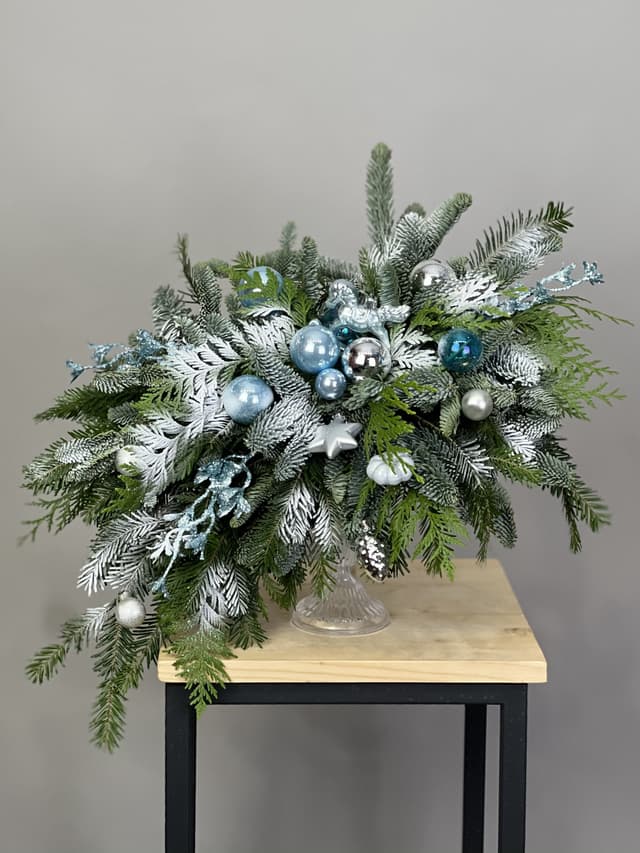 Елочная композиция на подсвечнике "Иней" Елочная композиция на подсвечнике "Иней"