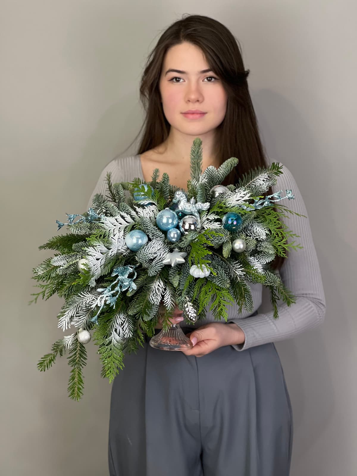 Елочная композиция на подсвечнике "Иней"